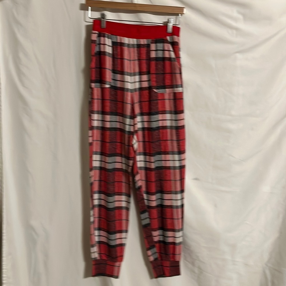 Pink women’s sleep pants size large